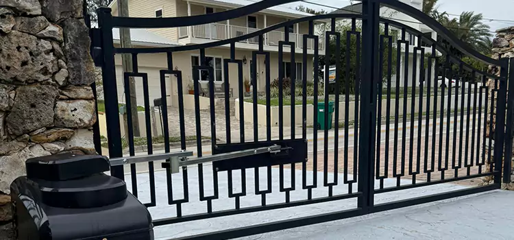 Swing Gate Opener with Keypad Lombard